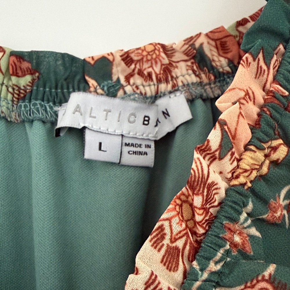Floral Off-Shoulder dress with mid section smocking detail - Picture 2 of 4
